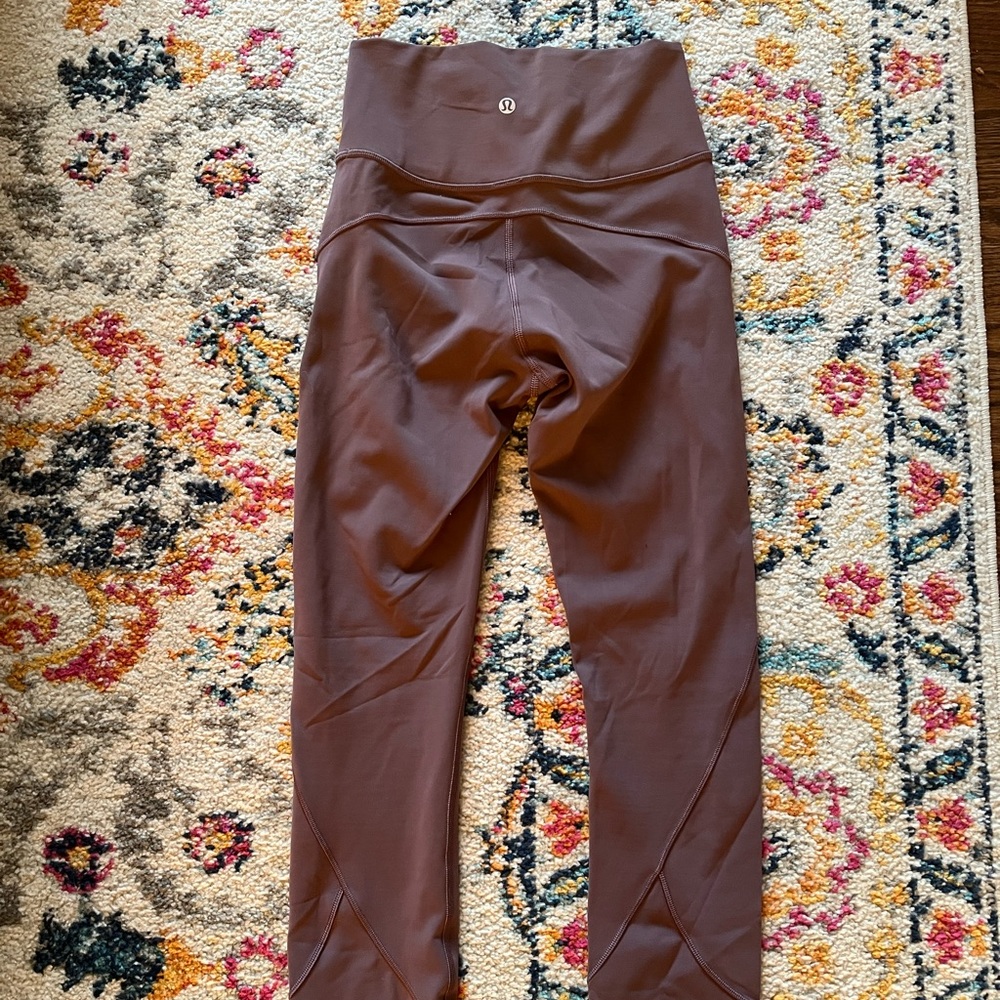 Lululemon in movement tight 25” size 4